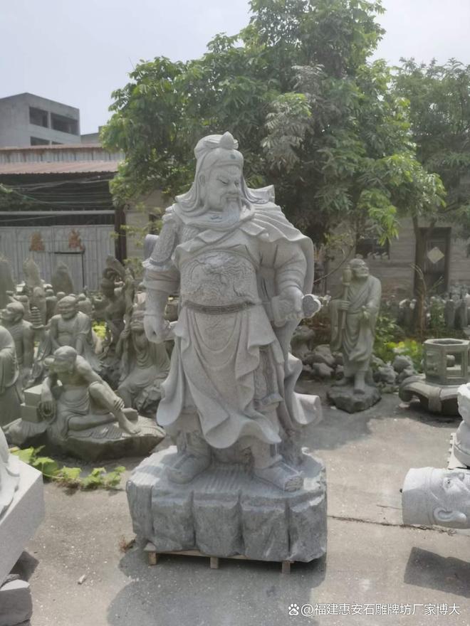 乐鱼网页版石雕关公在村落修建中的气势派头(图4)