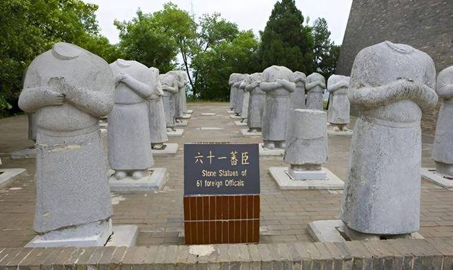 乐鱼官方武则天乾陵外61个无头石人千年来成谜终极被俩农人解开